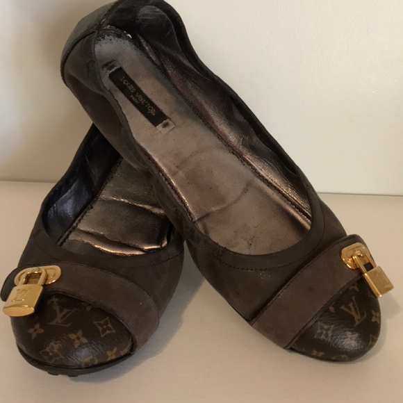 Louis Vuitton Shoes - Louis Vuitton brown flat